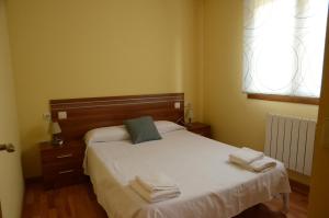 Postel nebo postele na pokoji v ubytování Apartamentos el Rincon de Limes