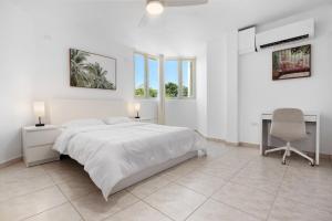 Imagen de la galería de Balcony With Views Nice Pool Beach Access, en Río Grande