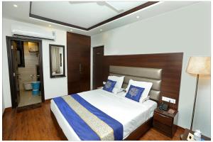 Postel nebo postele na pokoji v ubytování Airport Hotel The R Blues - New Delhi