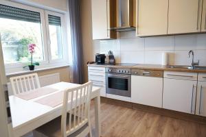 Dapur atau dapur kecil di Beautiful Modern 60m2 Apartment