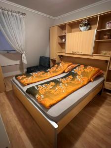 Postel nebo postele na pokoji v ubytování Alina apartmanok