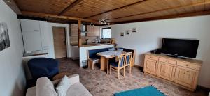 Televízia a/alebo spoločenská miestnosť v ubytovaní Chalet Anna Appartment
