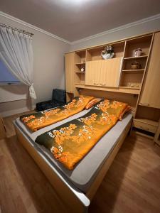 Postel nebo postele na pokoji v ubytování Alina apartmanok