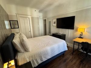 Tempat tidur dalam kamar di Hotel Ikon