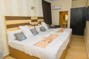 A bed or beds in a room at Proximus Hotel and Suites