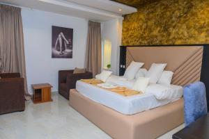 Voodi või voodid majutusasutuse Proximus Hotel and Suites toas