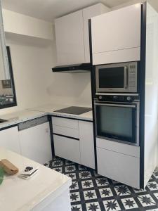 Кухня или мини-кухня в PENTHOUSE Terrasse vue Paris 7mn Montparnasse et 5mn Porte de Versailles
