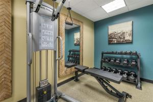 Fitness centrum a/nebo fitness zařízení v ubytování Best Western Plus University Inn