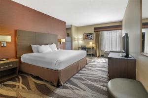 Postel nebo postele na pokoji v ubytování Best Western Plus University Inn