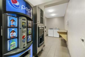 Kuchyň nebo kuchyňský kout v ubytování Best Western Plus University Inn