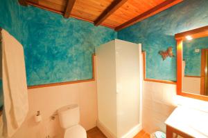 Un baño de Casa Rural El Taller De Benito
