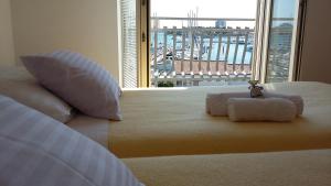Кровать или кровати в номере Apartments & Room Marina View
