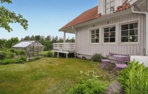 a house with a bench and a greenhouse in the yard at Villa Utsikten in Kristinehamn +17 photos