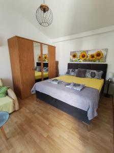 Ένα ή περισσότερα κρεβάτια σε δωμάτιο στο Apartmani ADRIATIC