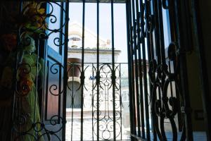 an open gate with a view of a building at b&b La casa di Ely in Marcellinara