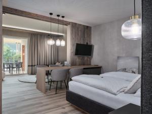 Postel nebo postele na pokoji v ubytování Hotel Garni Pinzgau, Fabian Hüttl