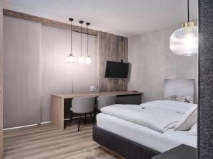 Postel nebo postele na pokoji v ubytování Hotel Garni Pinzgau, Fabian Hüttl