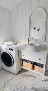 a laundry room with a washing machine and a mirror at Home Near Juelsminde By The Beach in Sønderby