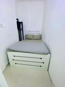 a small bed in a corner of a room at cozy pavilion in Dubai +4 photos