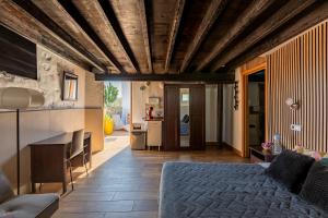 a bedroom with a bed and a table and a kitchen at VALTISYA POOL AND AIRPORT in Telde