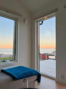 Ένα ή περισσότερα κρεβάτια σε δωμάτιο στο Seaview Cabin With Terrace Near Nature