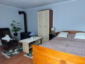 a bedroom with a bed and a desk and a chair at Domek M5 w centrum Wiela in Wiele