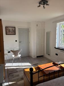 泰丁敦Studio apt with private parking的相册照片