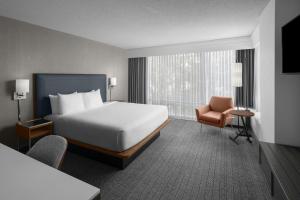 Postel nebo postele na pokoji v ubytování Courtyard by Marriott Atlanta Buckhead