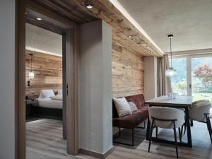 Postel nebo postele na pokoji v ubytování Hotel Garni Pinzgau, Fabian Hüttl