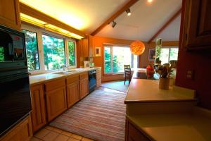 Köök või kööginurk majutusasutuses Port Orford View Home