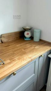 Køkken eller tekøkken på Bright Summer House Near Hyllingebjerg Beach