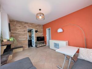 Μια τηλεόραση ή/και κέντρο ψυχαγωγίας στο Dod's location 2