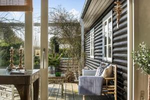 Gallery image of Beautiful Log House With A Pool In South Funen in Vester-Skerninge +29 photos