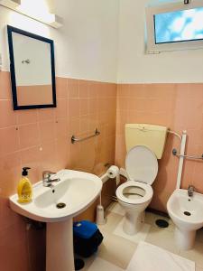 a bathroom with a toilet and a sink at Residencial Pimenta ,Portimao,Algarve in Portimão