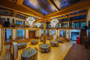 Un lugar para sentarse en Zhangjiajie Xiongfeng Art Park Forest Appointment Bed and Breakfast