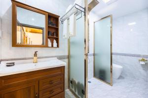 Un baño de Zhangjiajie Xiongfeng Art Park Forest Appointment Bed and Breakfast