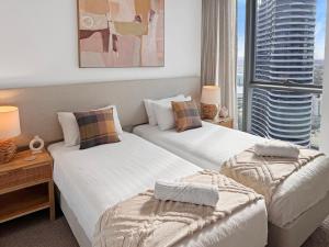 Postel nebo postele na pokoji v ubytování Luxury Signature Stay Stunning Ocean Views Lvl27 + 46 fotografií