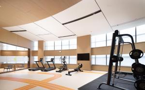 Fitness centrum a/nebo fitness zařízení v ubytování Hilton Garden Inn Xingyi Orange Hill Plaza