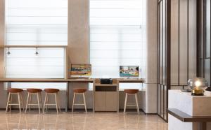TV a/nebo společenská místnost v ubytování Hilton Garden Inn Xingyi Orange Hill Plaza