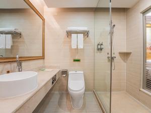 Vienna International Hotel Changsha BBK Meixi Xintiandi Branch的一间浴室