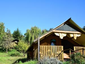 Taman di luar Glamping Tent in Italy near Adriatic Beaches