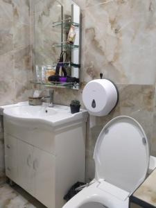 a bathroom with a white toilet and a sink at Cozy Room Selabintana in Selabintana +12 photos