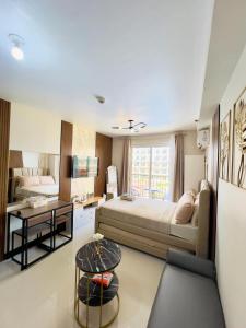 a large living room with a bed and a table at Pure Bliss Getaway Condo Near Mactan Airport Lapu-Lapu in Lapu Lapu City