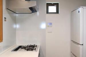 Een keuken of kitchenette bij New open 岸里玉出 Maison Le Jaune 玉子心斋桥道顿崛电车直达