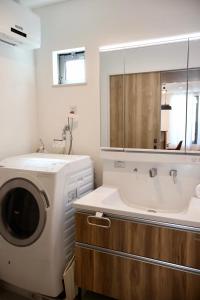 Een badkamer bij New open 岸里玉出 Maison Le Jaune 玉子心斋桥道顿崛电车直达