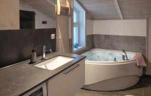 Ένα μπάνιο στο Strandblick 25