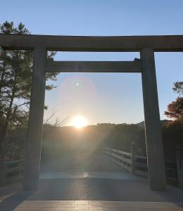 Východ nebo západ slunce při pohledu z penzionu nebo okolí