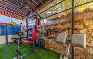 Fitness centrum a/nebo fitness zařízení v ubytování Beautiful Home In Kavran With Kitchen