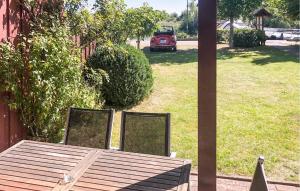 a table and chairs with a tractor in a yard at 2 Bedroom Beautiful Home In Plau Am See in Plau am See +8 photos