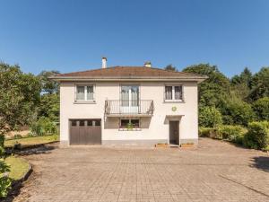 a white house with a balcony and a driveway at Charmant pavillon au calme, idéal pour famille ou amis près des Vosges - FR-1-583-421 in Champagney
